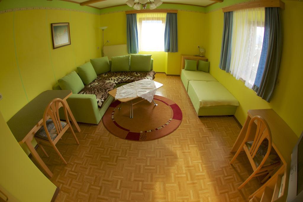 Haus Stoeffler Apartment Reisach Ruang foto